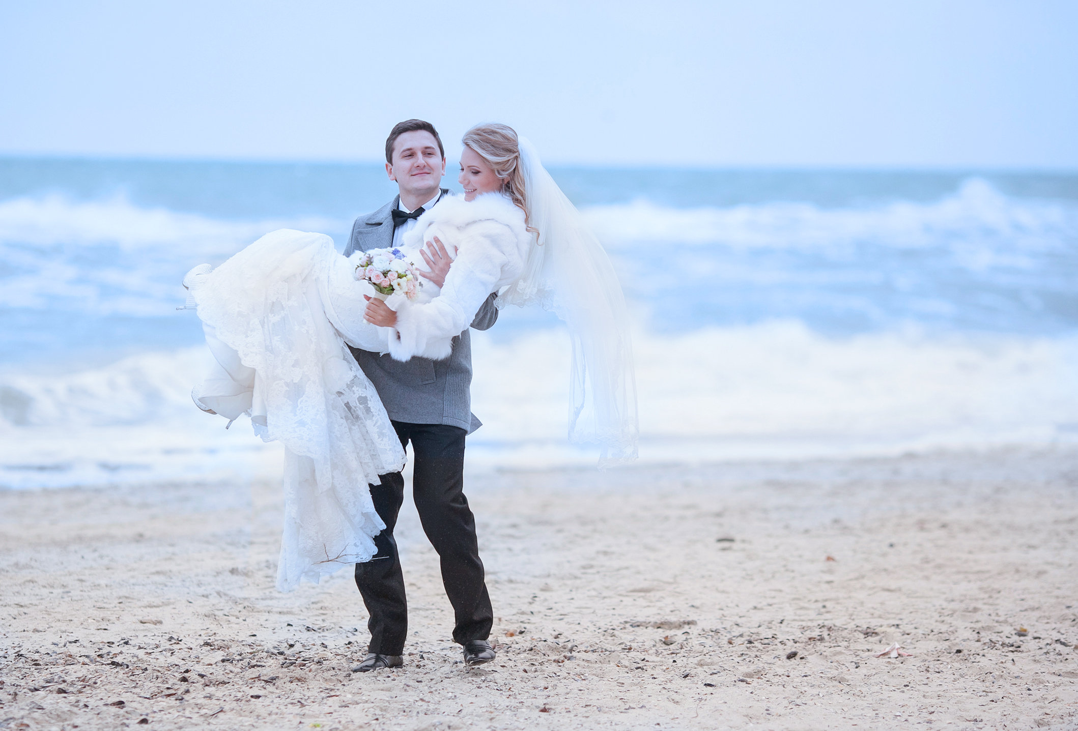 CLOTHES THAT TURN ON THE GROOM